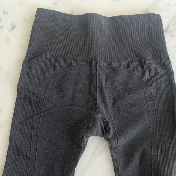 Lululemon Ankle Length Pants - Dark Charcoal Grey, Size 6 - Picture 5 of 7